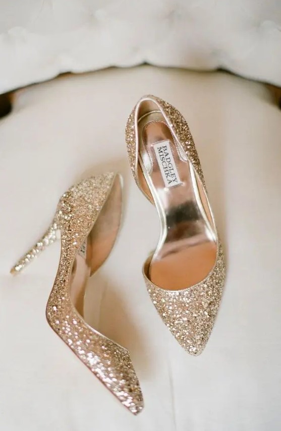 gold glitter heels are timeless classics for every bride, it's a glam and sparkly idea that will make you shine