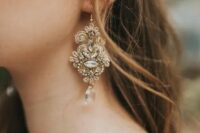 sophisticated gold and crystal vintage-inspired wedding earrings are an amazing statement idea for a wedding, they will add a chic vintage feel to the look
