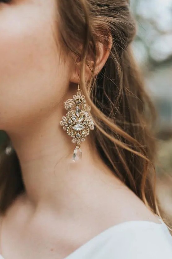 sophisticated gold and crystal vintage-inspired wedding earrings are an amazing statement idea for a wedding, they will add a chic vintage feel to the look