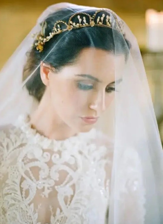 wake up your inner princess or queen wearing a gorgeous veil and a gold crown
