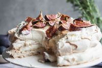a honey and fig pavlova can be a very cool wedding cake alternative for a fall wedding