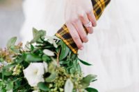 a plaid bouquet wrap is a cool idea to personalize your bouquet using the colors of your family, for example