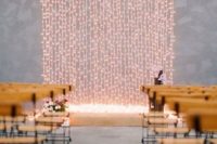 a wall of lights is all you need to highlight your couple and create a welcoming and intimate ambience