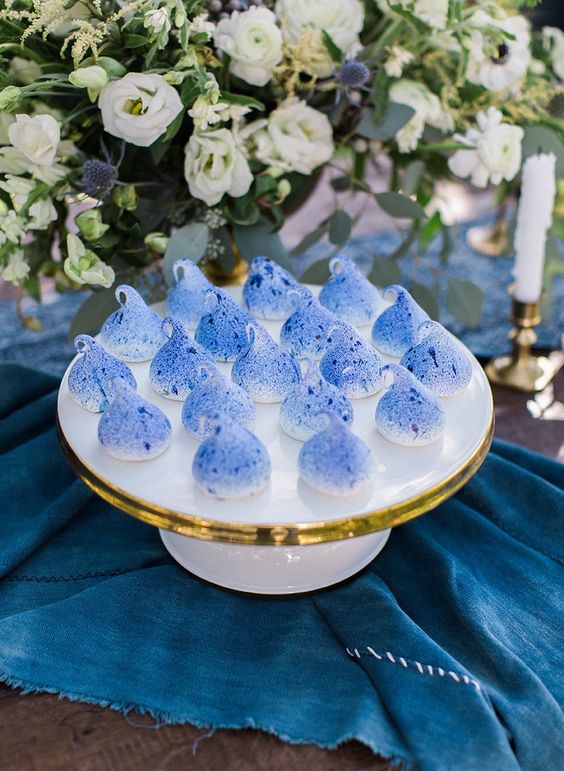 electric blue meringue kisses are a lovely and very bold idea for a wedding, place them on an elegant stand