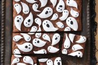 ghost brownies are fantastic Halloween wedding favors – just pack them and enjoy the taste