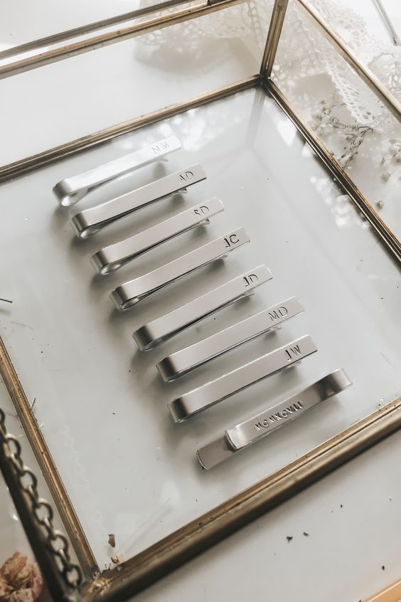 personalized silver tie bars are amazing to give your groomsmen as gifts, get some and make your friends happy