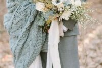 a large cable knit grey coverup matches the groom’s suit and keeps the bride warm