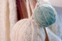 a simple knit wedding decor idea