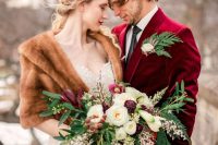 a burgundy velvet blazer worn by the groom, a greenery, white and burgundy wedding bouquet for a chic look