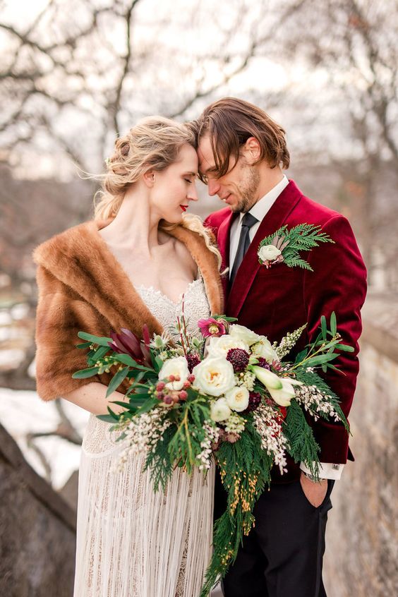 a burgundy velvet blazer worn by the groom, a greenery, white and burgundy wedding bouquet for a chic look
