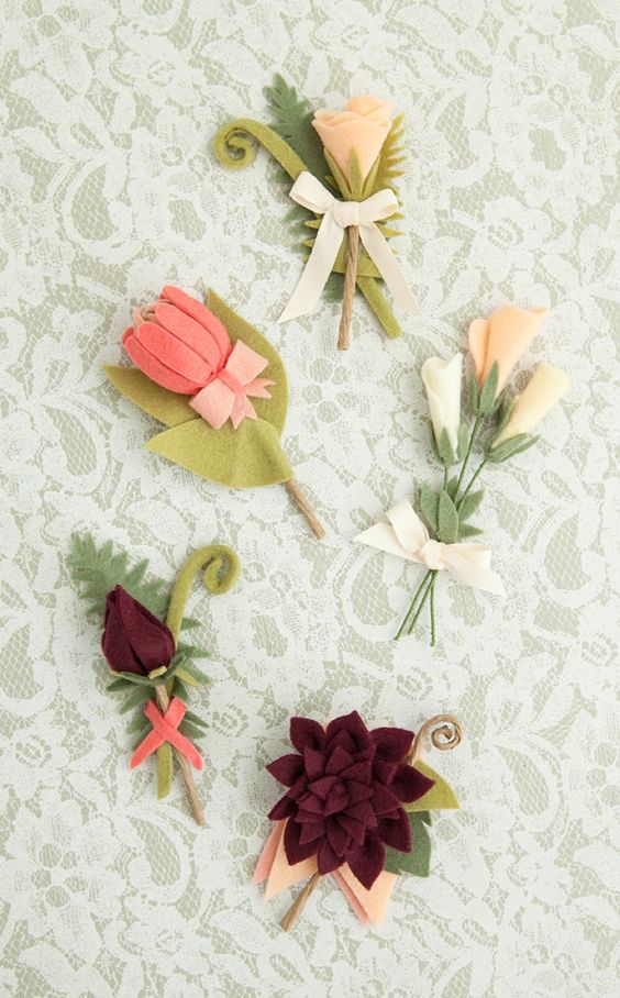 felt flower boutonnieres with greenery, done in burgundy, pink and peachy shades are amazing for fall weddings