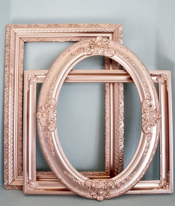 refined rose gold picture frames will give a romantic and refined look to your wedding