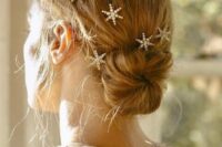 rhinestone star hairpins like these ones will delicately hint on the celestial style of your wedding