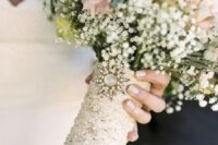 a lace bouquet wrap with a vintage brooch is great for a vintage bride