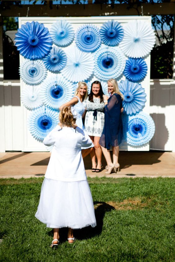 a light and bold blue paper fan wedding backdrop is a stylish idea to rock for any wedding, it's cool and easy to make