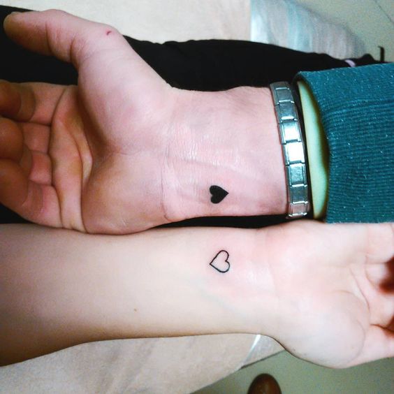 lovely black and sheer heart tattoos on the wrists are a great idea for a couple and look romantic