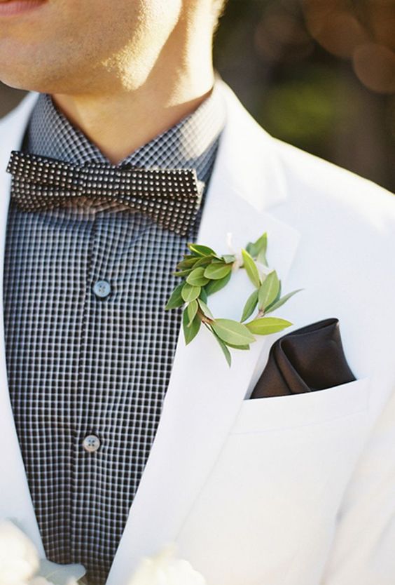 a modern greenery wreath boutonniere is a fresh solution that will give a twist to your outfit
