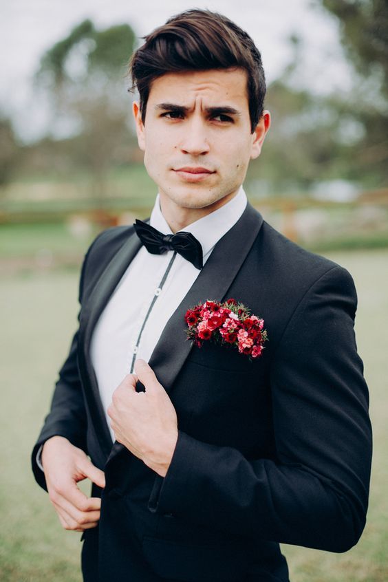 a pocket square decorated with pink and red blooms is a very chic and bold solution to rock instead of a usual boutonniere