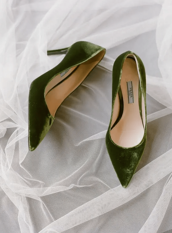 green velvet shoes are an interesting colored touch to your bridal attire, such a shade will look great at spring, summer and fall weddings