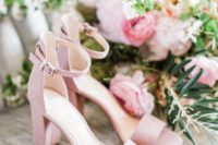 light pink wedding shoes with block heels are a very comfortable and stylish option for spring