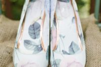 sweet pastel floral wedding shoes with copper lines look very girlish and very spring-like