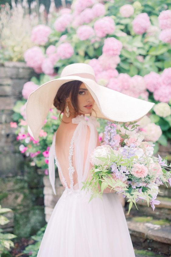 a dramatic super wide brim hat with a ribbon is a fantastic idea for a vintage-inspired bridal look