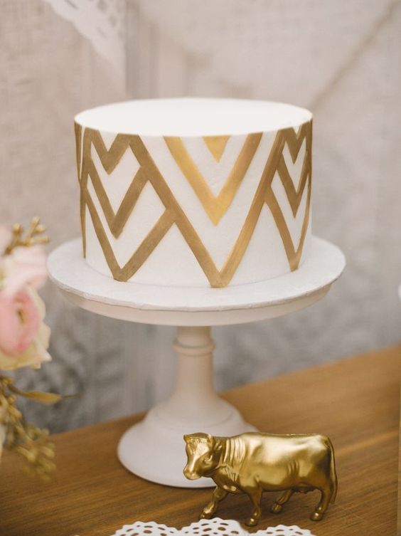 a gold and white one-tier geometric wedding cake is a super stylish and bold idea to rock at a modern wedding