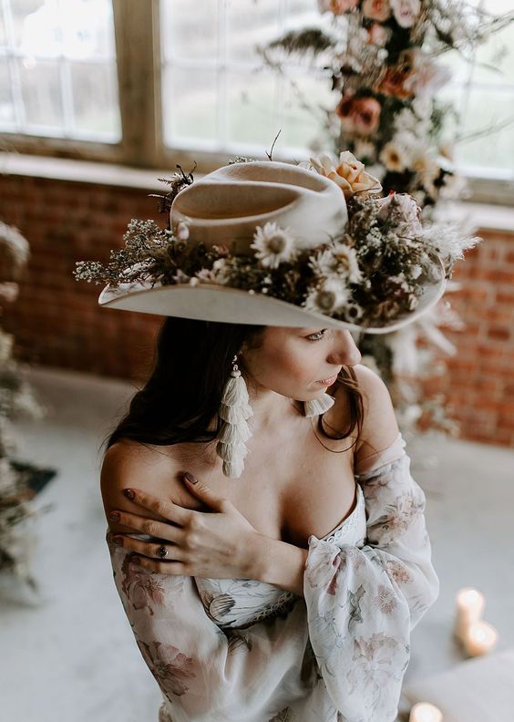 a neutral bridal hat decorated with fresh white blooms and grasses is a gorgeous idea for a boho bride