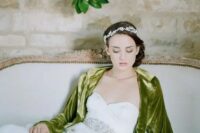 a gorgeous bridal look with cool accessories