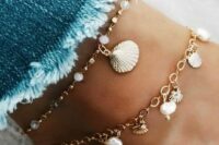 gold chain anklets with baroque pearls, little gold shell charms are amazing for a boho beach bridal look