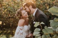 a very cute and romantic wedding portrait right in the vines is a cool solution that is out of the box