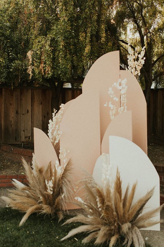 a boho fall wedding backdrop of white and blush parts and pampas grass is a pretty solution not only for the fall but also for spring