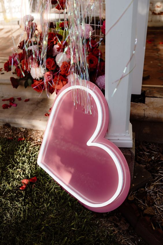 a neon heart sign is a lovely decoration for a wedding, it can match any modern wedding decor