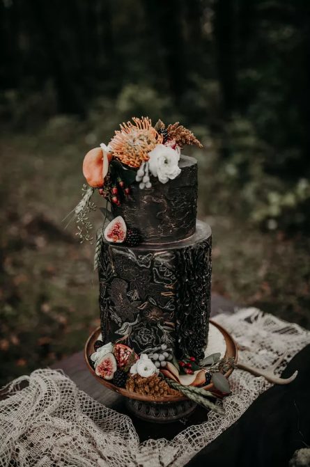a textural and patterned black wedding cake with fresh figs and blackberries, blooms and wheat is a gorgeous idea for a fall boho wedding