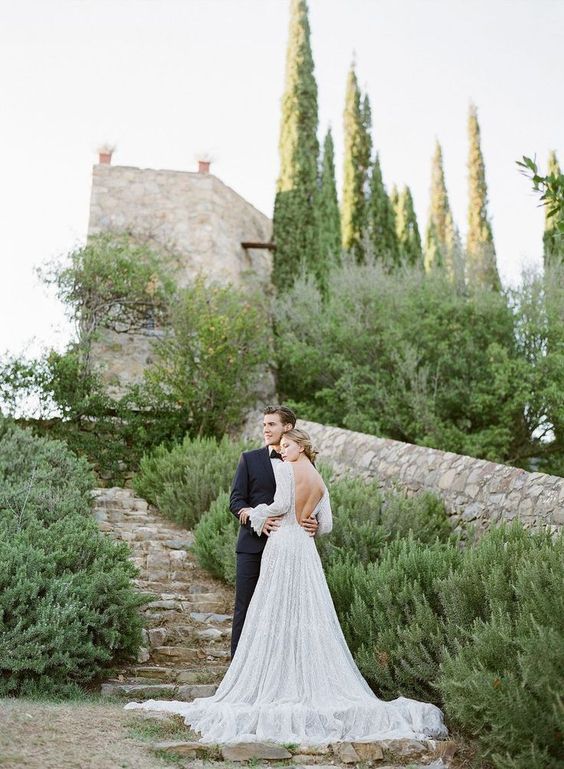 go to some castello to tie the knot and enjoy its beautiful looks and gorgeous gardens