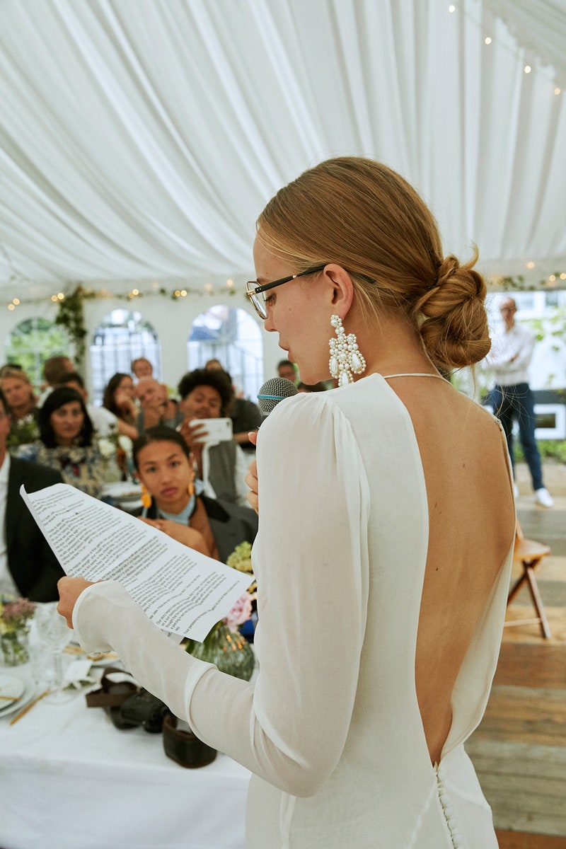 A bride rocking statement pearl earrings to highlight her minimalist wedding look