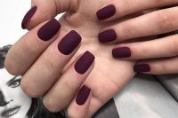 matte burgundy nails like these ones are very chic, refined and stylish and will make a colorful statement in your look