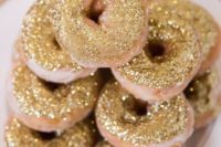 mini donuts with edible glitter are delicious, cute and very popular as a wedding catering trend