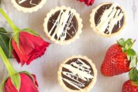 mini tartlets with chocolate cream and vanilla brushstrokes on top look very whimsy and cool