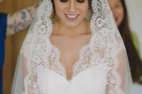 a bold starburst gold bridal tiata with large pearls plus a lace veil for a refined touch