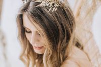 a cute yet bold golden tiara for a bride