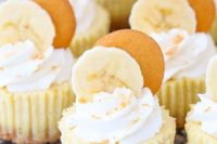 mini banana pudding cheesecakes with crackers are non-traditional and are a delicious idea for a summer wedding