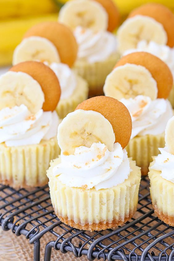 mini banana pudding cheesecakes with crackers are non-traditional and are a delicious idea for a summer wedding