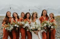 rust-colored bridesmaid jumpsuits, short sleeves, nude shoes are a cool idea for a fall boho wedding