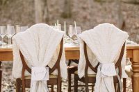 white knit chair covers are perfect to style the couple’s chairs to make sitting on them cozier and cooler