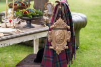 a bold tartan cover for the chair is a great idea for a refined and chic wedding, for winter, Christmas and equestrian weddings