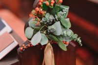 eucaluptus, berries and ribbon are all you need to highlight your wedding aisle and make it cooler