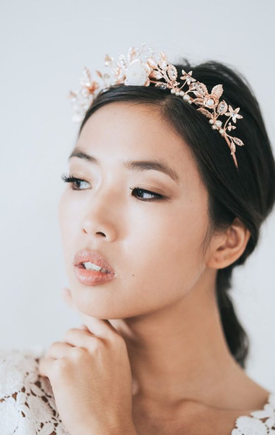 a beautiful and fresh wedding makeup with a dusty pink glossy lip, tan eyeshadows, accented eyes and no blush