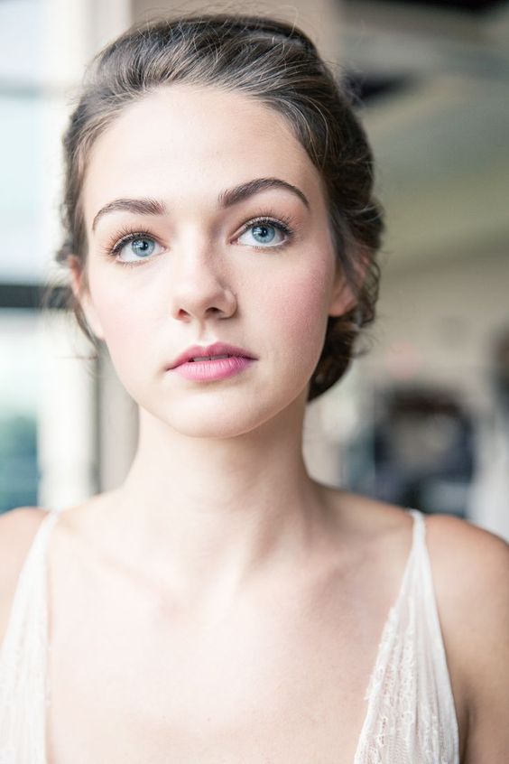 a fresh spring wedding makeup with a bold pink lip, a bit of mascara and peachy eyeshadow plus accented eyebrows