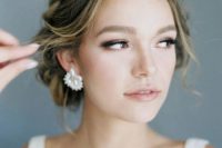 a nude spring wedding makeup with a shiny blush lip, accented eyes and a touch ofpeachy blush is delicate and beautiful